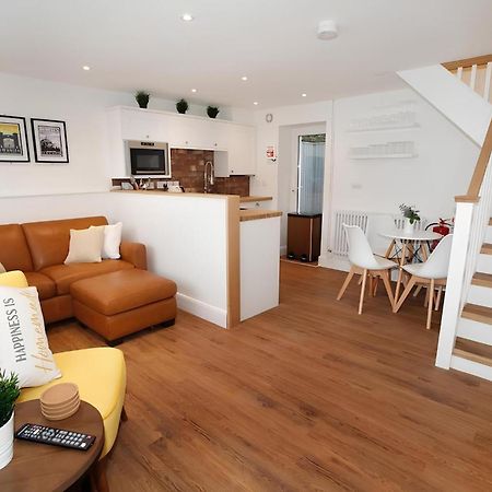 Tucked Away, Beach Access Sleeps 4 The Mumbles Bagian luar foto