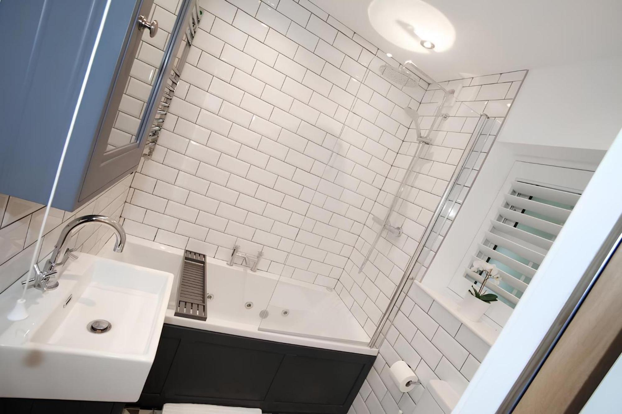 Tucked Away, Beach Access Sleeps 4 The Mumbles Bagian luar foto