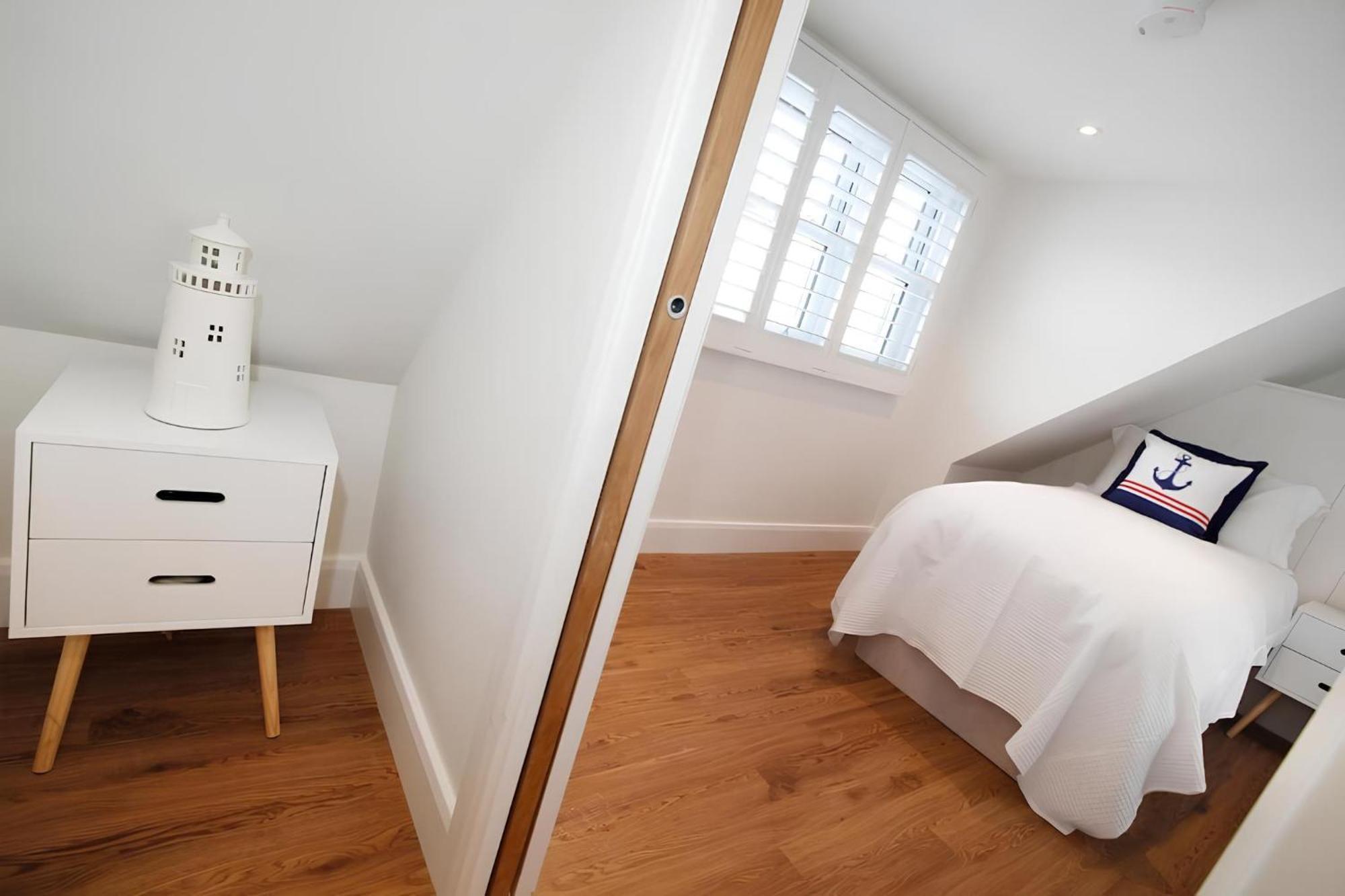 Tucked Away, Beach Access Sleeps 4 The Mumbles Bagian luar foto